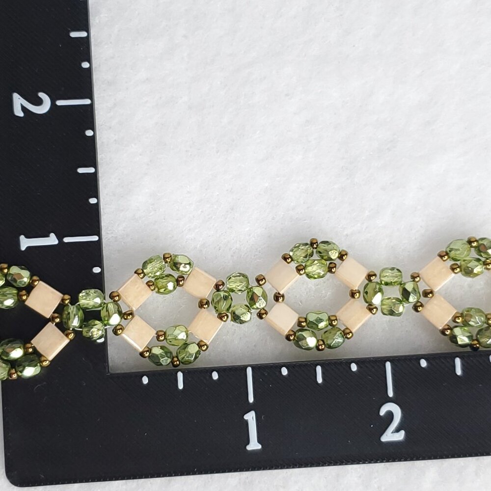 Beaded Bracelet Green Tan Sparkly Toggle 7.5" - Picture 4 of 4